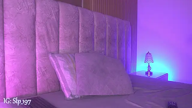 sara lopee1 online show from April 14, 12:00 pm