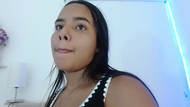 Snapshot of Roxy_Stonee chatting on October 27, 7:18 pm Roxy Stonee online show from October 27, 7:18 pm