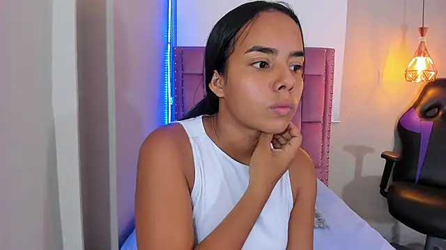 Snapshot of Roxy_Stonee chatting on February 27, 7:25 pm Roxy Stonee online show from February 27, 7:25 pm