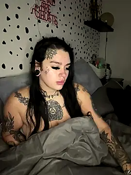 Snapshot of tempzzz12 chatting on November 12, 8:15 am tempzzz12 online show from November 12, 8:15 am