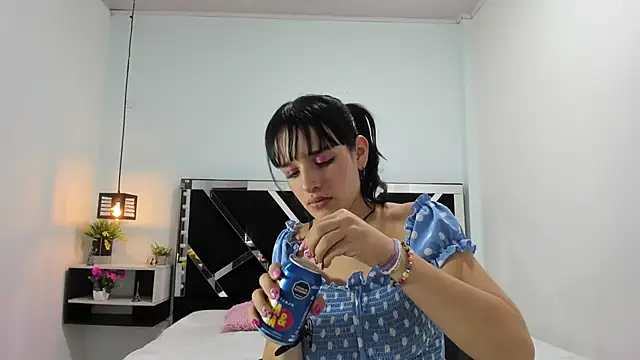 Annyrosee online show from March 13, 8:00 pm