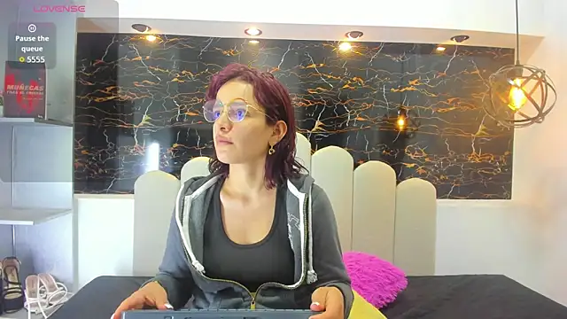 Annyrosee online show from November 12, 8:30 pm