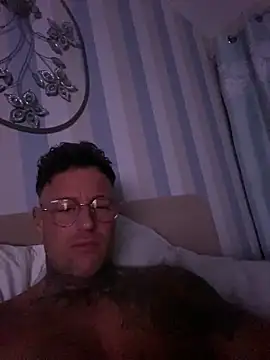 Snapshot of Jamesdeanmcqueen chatting on February 9, 6:11 am Jamesdeanmcqueen online show from February 9, 6:11 am