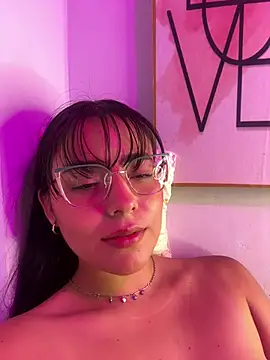 Snapshot of megan_cl chatting on February 18, 3:31 am megan cl online show from February 18, 3:31 am