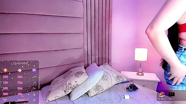 Dalis Hills online show from April 7, 4:46 am