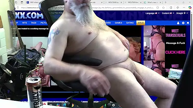 Snapshot of BigManCandy chatting on February 10, 8:53 am BigManCandy online show from February 10, 8:53 am