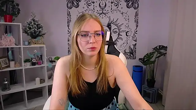 Snapshot of VeronicaAndersen chatting on February 2, 2:59 am VeronicaAndersen online show from February 2, 2:59 am