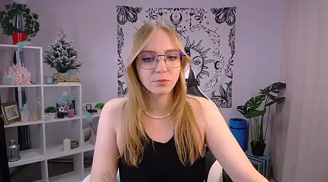 Snapshot of VeronicaAndersen chatting on February 3, 6:34 am VeronicaAndersen online show from February 3, 6:34 am