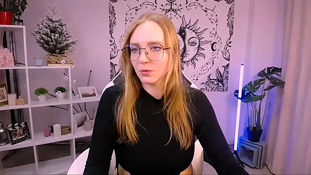 Snapshot of VeronicaAndersen chatting on February 10, 12:19 am VeronicaAndersen online show from February 10, 12:19 am