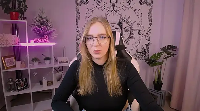 Snapshot of VeronicaAndersen chatting on February 15, 10:00 am VeronicaAndersen online show from February 15, 10:00 am