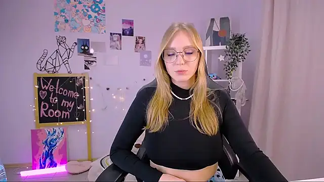 Snapshot of VeronicaAndersen chatting on February 19, 6:32 pm VeronicaAndersen online show from February 19, 6:32 pm