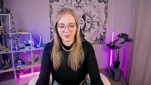 Snapshot of VeronicaAndersen chatting on February 25, 8:19 pm VeronicaAndersen online show from February 25, 8:19 pm
