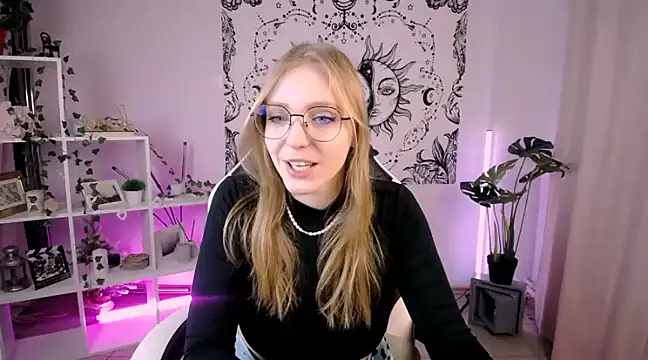 Snapshot of VeronicaAndersen chatting on February 28, 12:32 am VeronicaAndersen online show from February 28, 12:32 am