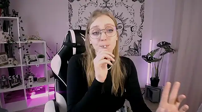 Snapshot of VeronicaAndersen chatting on February 28, 8:28 pm VeronicaAndersen online show from February 28, 8:28 pm