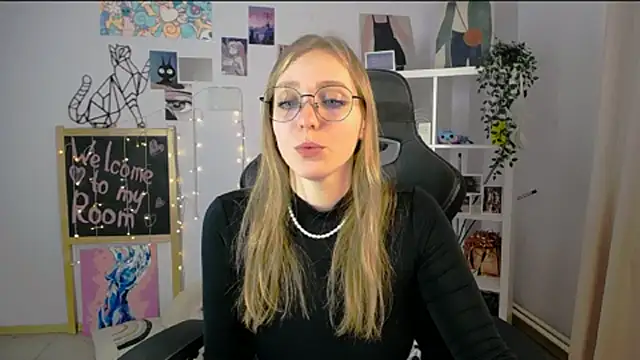 Snapshot of VeronicaAndersen chatting on March 16, 8:43 pm VeronicaAndersen online show from March 16, 8:43 pm