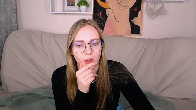 Snapshot of VeronicaAndersen chatting on March 23, 12:04 am VeronicaAndersen online show from March 23, 12:04 am