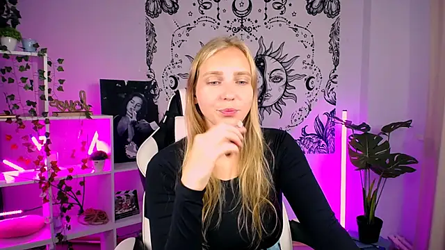 Snapshot of VeronicaAndersen chatting on September 13, 10:04 am VeronicaAndersen online show from September 13, 10:04 am