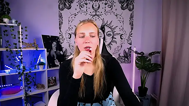 Snapshot of VeronicaAndersen chatting on September 24, 2:37 am VeronicaAndersen online show from September 24, 2:37 am