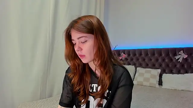 Ella Mayers online show from March 5, 9:37 pm