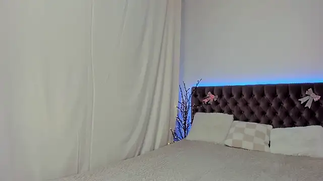 Ella Mayers online show from March 6, 9:42 pm