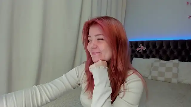Ella Mayers online show from October 3, 11:40 am