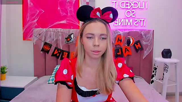 TessaAdorable online show from October 27, 1:20 am