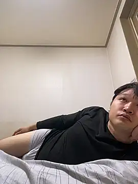 Snapshot of offwhite777 chatting on February 8, 1:33 pm offwhite777 online show from February 8, 1:33 pm