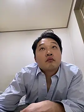 Snapshot of offwhite777 chatting on February 16, 11:38 am offwhite777 online show from February 16, 11:38 am