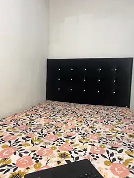 Snapshot of Emma_Giraldo chatting on March 14, 12:21 am Emma Giraldo online show from March 14, 12:21 am