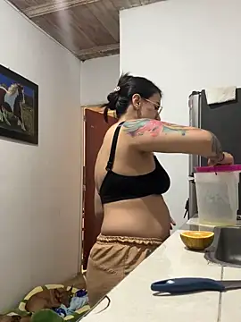 Snapshot of Emma_Giraldo chatting on October 29, 12:13 am Emma Giraldo online show from October 29, 12:13 am