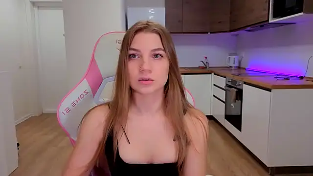 Enjoy everymoment  online show from March 19, 7:18 pm