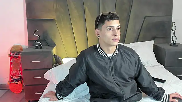 JhoanLeandro online show from March 18, 4:15 am