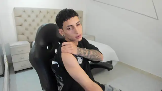 JhoanLeandro online show from October 4, 5:49 am