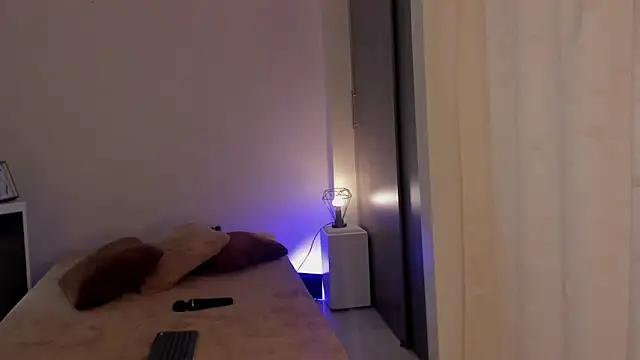 leahaltomm online show from March 7, 8:44 pm