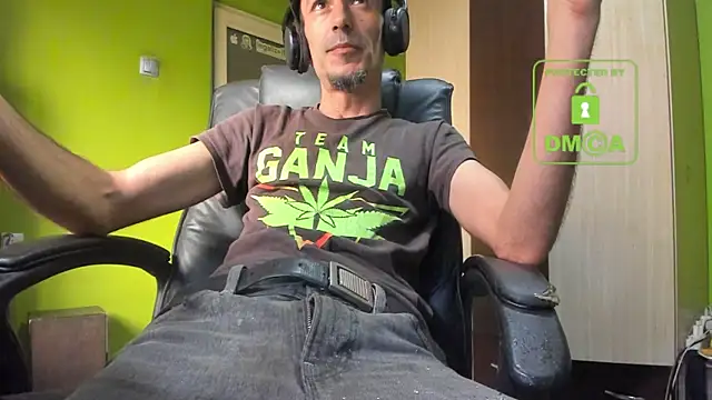 BigCumShoot online show from November 14, 7:18 am