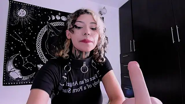 Snapshot of hazellwitch chatting on March 5, 4:46 pm hazellwitch online show from March 5, 4:46 pm