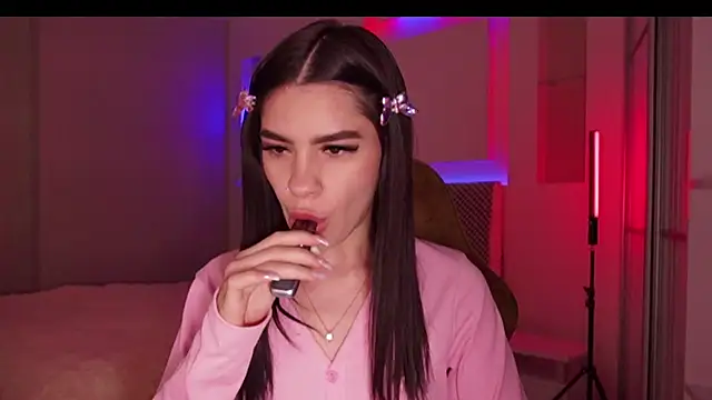 Snapshot of _BbFreya chatting on February 3, 5:35 pm BbFreya online show from February 3, 5:35 pm