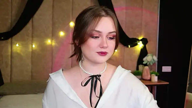 Kendra Parlow online show from November 4, 8:30 pm