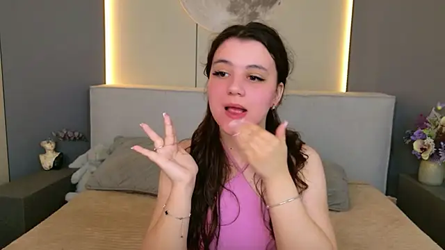Snapshot of Pauline_Heaven chatting on June 27, 5:34 am Pauline Heaven online show from June 27, 5:34 am