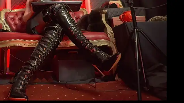 MistressesAliceAndRita online show from April 14, 6:25 pm