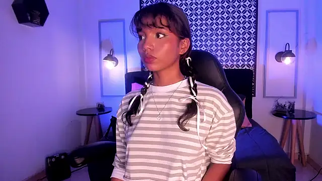 Gigi Strawberry online show from March 14, 4:32 am