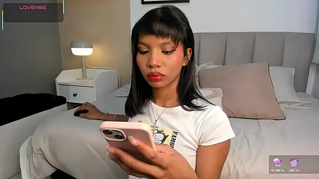 Gigi Strawberry online show from September 10, 4:45 am