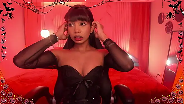 Gigi Strawberry online show from October 31, 6:25 am