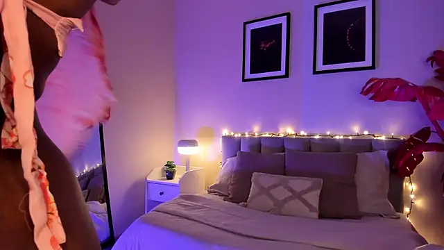 Gigi Strawberry online show from January 14, 4:40 am