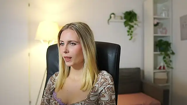 Snapshot of catecrago_ chatting on October 15, 1:00 pm catecrago online show from October 15, 1:00 pm