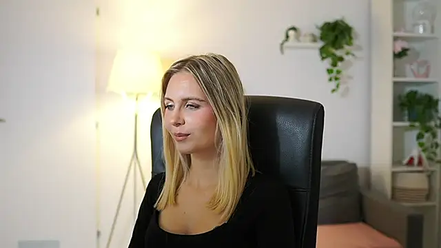 Snapshot of catecrago_ chatting on October 17, 8:17 am catecrago online show from October 17, 8:17 am