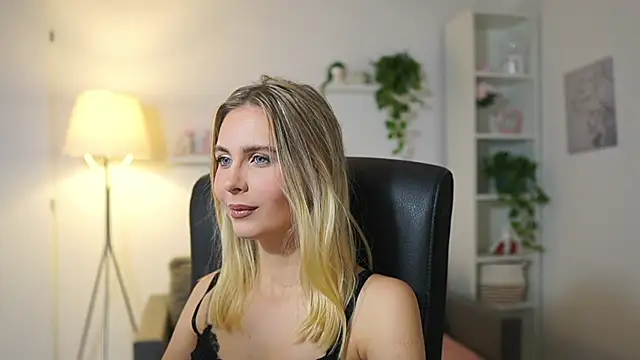 Snapshot of catecrago_ chatting on November 13, 8:57 am catecrago online show from November 13, 8:57 am