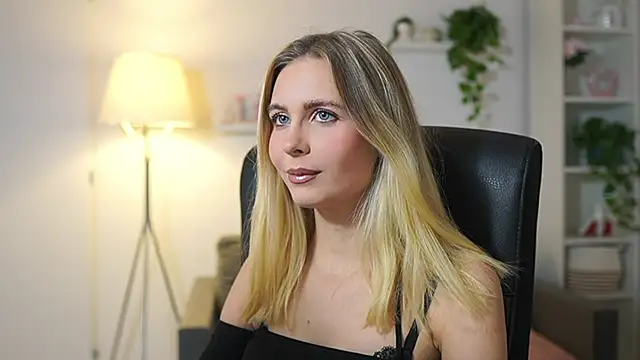 Snapshot of catecrago_ chatting on November 24, 1:55 pm catecrago online show from November 24, 1:55 pm