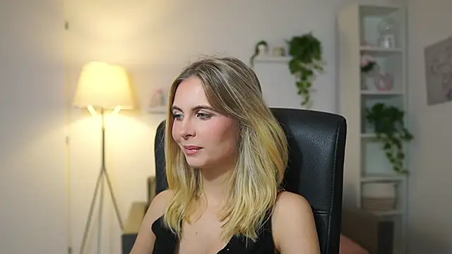 Snapshot of catecrago_ chatting on December 2, 9:03 am catecrago online show from December 2, 9:03 am