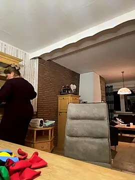 Snapshot of Lars-Lola chatting on October 27, 5:28 pm Lars-Lola online show from October 27, 5:28 pm